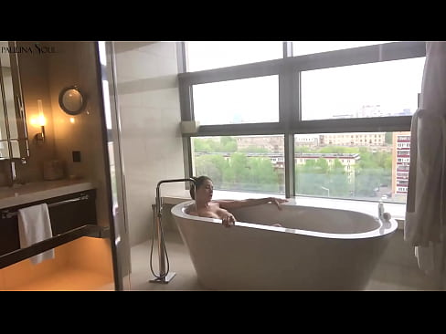 ❤️ 巨大的宝贝 激情地在浴室里撸起了她的阴部 Super sex ❌️