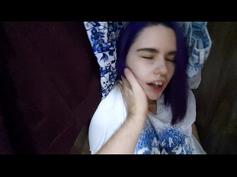 ❤️ 在衣柜里发现我的妹妹并帮助她射精 Super sex ❌️